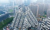 Cận cảnh tòa nhà có thiết kế như kim tự tháp