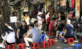 Hà Nội mạnh tay, nhiều người dân vẫn thờ ơ với 'lệnh' đeo khẩu trang