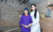 Hoa hậu Đỗ Thị Hà đến thăm những mảnh đời kém may mắn ngay sau khi về thăm quê