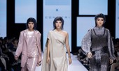 Hoa hậu Đỗ Thị Hà lần đầu diễn catwalk, thần thái sắc lạnh bên đàn chị Thanh Hằng-Tiểu Vy