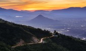 Thị trấn hoài cổ trên đỉnh đèo
