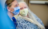 Vì COVID-19, hai chị em tìm thấy nhau sau 53 năm thất lạc
