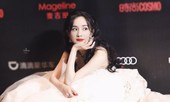 Ngỡ Dương Mịch chơi lớn khi ngồi xổm trên thảm đỏ, hóa ra vì lý do “chỉ con gái mới hiểu“