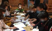 Xử phạt 30 nam nữ không đeo khẩu trang ngồi uống nước 60 triệu đồng