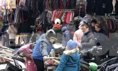 Quần áo ấm giá rẻ đổ tràn vỉa hè Hà Nội những ngày giá rét