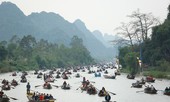 Khách về chùa Hương giảm 80%, vừa chuẩn bị lễ hội vừa nghe ngóng
