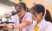 Cô giáo nhận nuôi học sinh Olympic quốc tế được Bộ trưởng tặng bằng khen