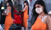 Em út nhà Kardashian mặc bó sát tôn dáng 'đồng hồ cát' gợi cảm
