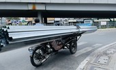 TPHCM: Tái diễn xe 'cà tàng' chở hàng cồng kềnh dạo phố