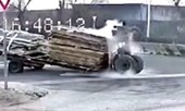 Máy kéo đang đi bỗng nhiên bốc đầu