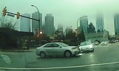 Xe điện Tesla tông sedan giữa giao lộ