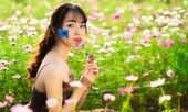 Nữ sinh Bách khoa hóa công chúa mơ màng giữa rừng hoa