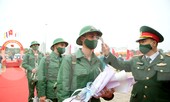 Tân binh đo thân nhiệt, bước qua 'Cổng Vinh Quang' lên đường nhập ngũ