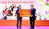 Bí thư Vương Đình Huệ trao quà Tết cho công nhân lao động