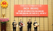 Hai Phó Ban phòng chống COVID-19 Hà Nội nhận danh hiệu Thầy thuốc nhân dân