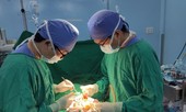 Bé trai thủng ruột do nuốt nam châm