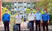 Khen thưởng hai học sinh sáng chế thiết bị '3 trong 1' phòng chống dịch