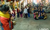 Tết Nguyên tiêu, giới trẻ đổ về Hội An cầu duyên