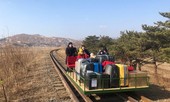Nhà ngoại giao Nga rời Triều Tiên bằng xe đẩy hàng do COVID-19