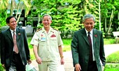 Bên ông Nguyễn Khoa Điềm