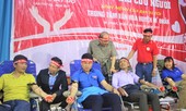 Nữ sinh M’đrắk đánh dấu tuổi 18 bằng cách hiến máu