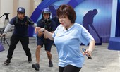 Lê Giang tiết lộ mới bơm lỗ tai cho phúc hậu, vòng 1 quá 'khủng' gây khó khăn