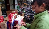 Giỏ quà Tết bình dân hút khách