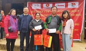 Vượt đèo đưa Tết sớm đến miền tây Thanh Hóa
