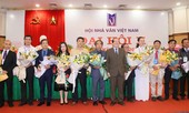 Quanh chuyện 'hội đồng mới' của làng văn