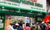 Dịch COVID-19 diễn biến phức tạp, người Hà Nội xếp hàng mua khẩu trang