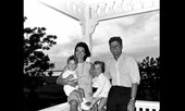Hình ảnh đời thường gia đình cố Tổng thống Mỹ John F. Kennedy
