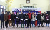 BIDV chi nhánh Móng Cái tặng quà tết cho hộ nghèo 2 xã đảo