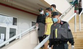 Bàn giao 11 người Trung Quốc nhập cảnh trái phép cho công an xử lý