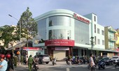 Bảo vệ bắn nhiều phát chỉ thiên, cùng người dân vây bắt 2 kẻ nghi cầm súng cướp ngân hàng