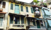 Dân phố cổ 'tắc' trong phố