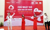 Tưng bừng Chủ Nhật Đỏ giữa mưa lạnh xứ Huế
