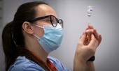 Đã tiêm vắc-xin phòng SARS-CoV-2 rồi mà nhiễm virus, liệu có thể lây cho người khác?