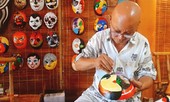 Độc lạ người vẽ mặt nạ thời gian