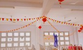 Các bạn học sinh trang trí lớp học đón Tết: Thỏa sức sáng tạo và khoe độ khéo tay!