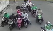 Nhóm người chặn xe, dàn cảnh móc túi phụ nữ giữa ban ngày ở TPHCM