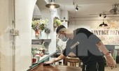 Hàng quán Thủ đô đông khách ngay ngày đầu mở cửa trở lại