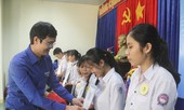 Bí thư Thường trực Trung ương Đoàn tặng quà Tết tại Phú Yên
