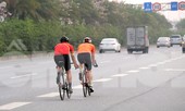 Lạnh gáy cảnh 'đua' xe đạp, lái ba gác trên đại lộ Võ Nguyên Giáp