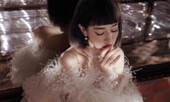Hiếm hoi lắm Địch Lệ Nhiệt Ba mới chịu cảnh kém sắc trên thảm đỏ vì chọn nhầm tạo hình
