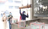 Người dân TPHCM vái vọng ngoài cổng chùa ngày rằm tháng Giêng