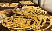 Giá vàng, giá USD đồng loạt giảm