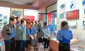 Tham quan bảo tàng Tuổi trẻ Việt Nam nghe về tấm gương các anh hùng trẻ tuổi