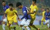 HLV Hà Nội than thở trời không mưa mà mặt sân Thiên Trường đẫm nước