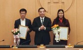 Bản tin 8H: Chủ tịch Hà Nội trao quyết định về công tác cán bộ