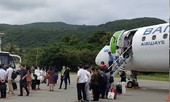 Bản tin 8H: Máy bay hạ cánh khẩn cấp, nghi rò rỉ nhiên liệu